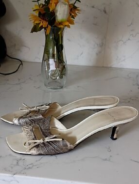 VERA WANG HEELS